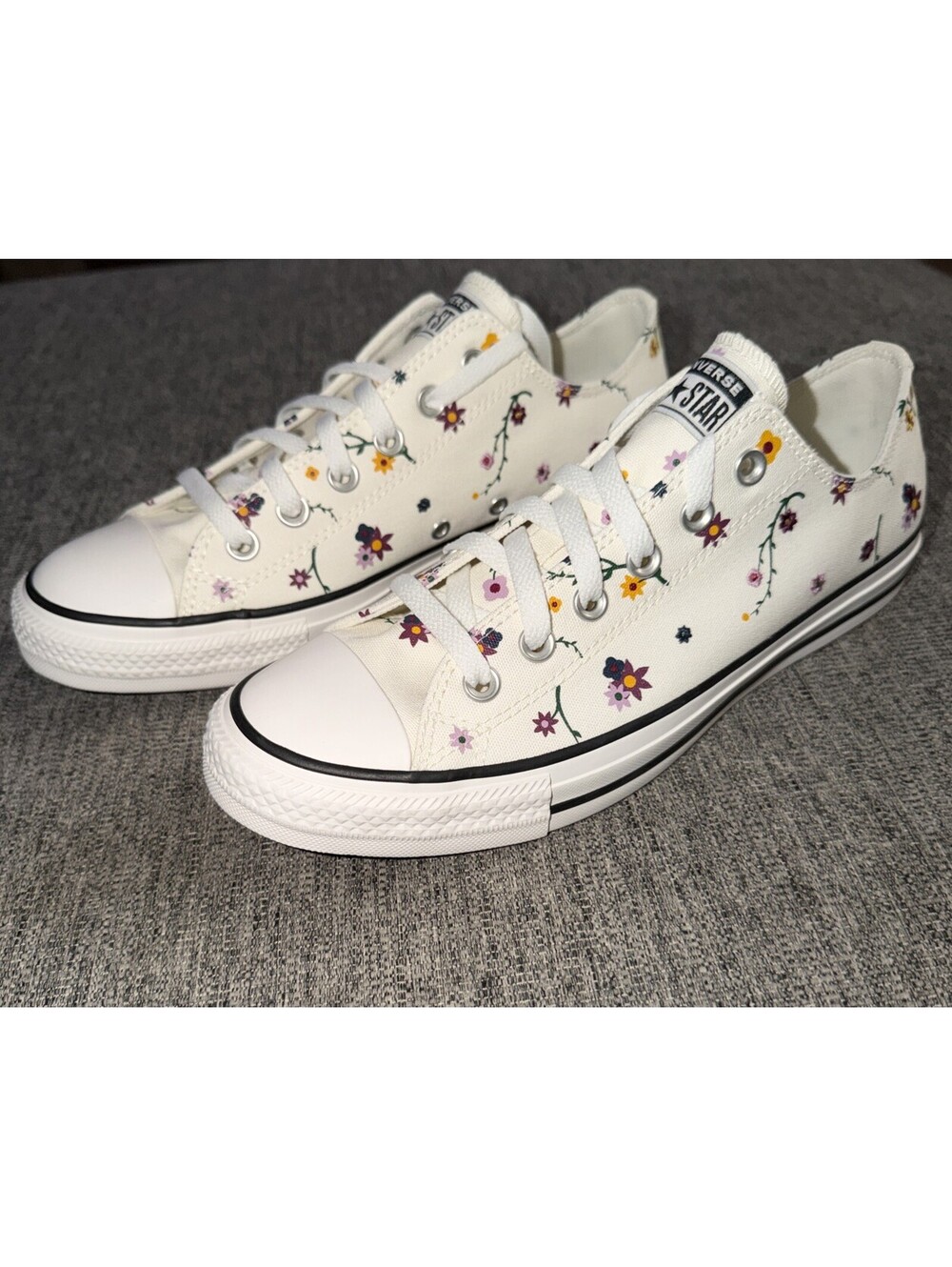 Converse Chuck Taylor All Star Low Floral Embroidered Women 9.5 / Men 7.5 New